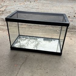 10 Gallon Reptile/Fish Tank With Lid 