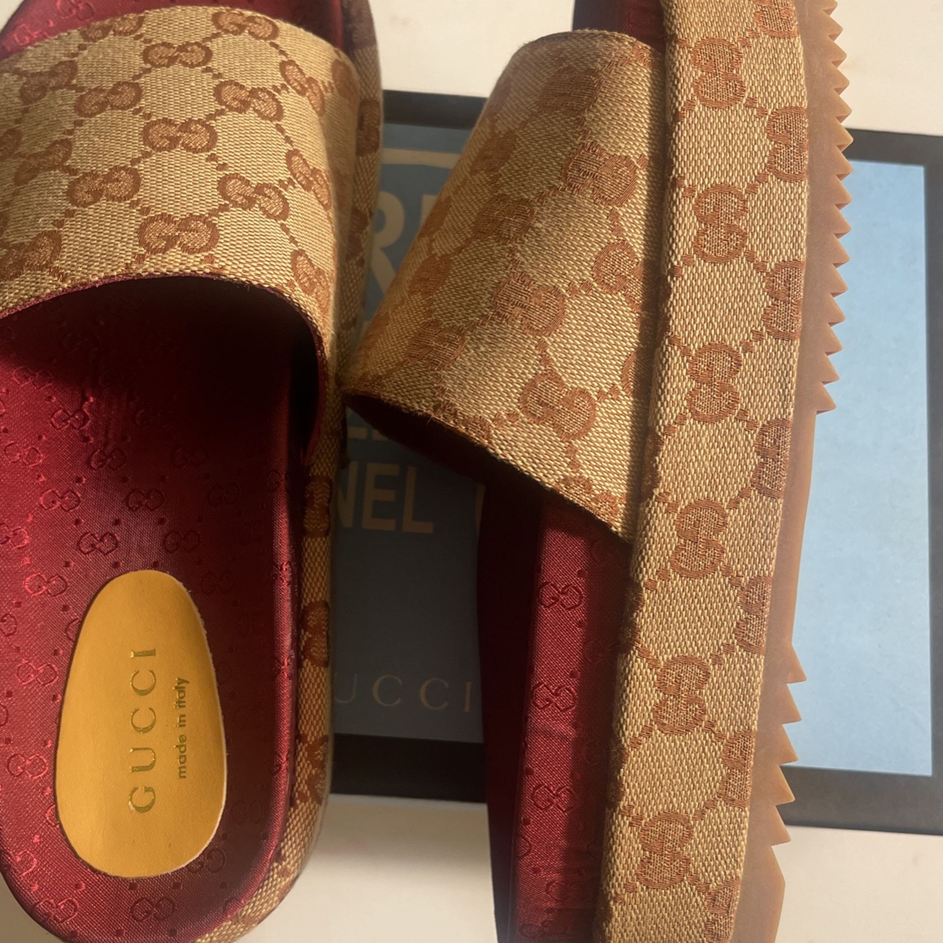 Gucci Slippers Size 8 
