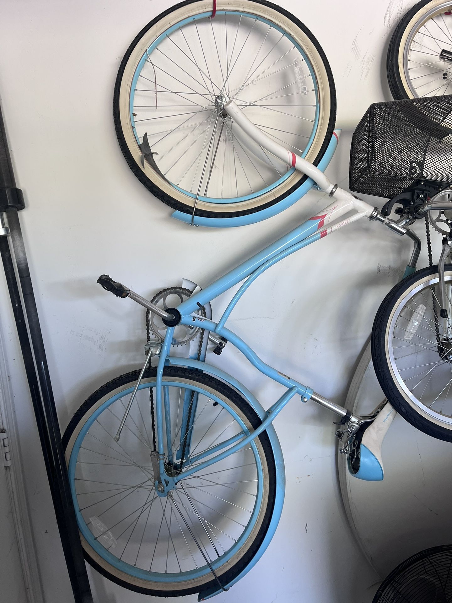 Schwinn Legacy Beach Cruiser - 26” Wheels - Great Condition! (Bakersfield)