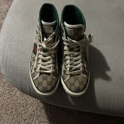 REAL GUCCI SHOES (PRICE NEGOTIABLE)