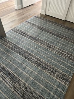 Rug 6’ x 9’