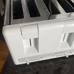 Four Toast Toaster