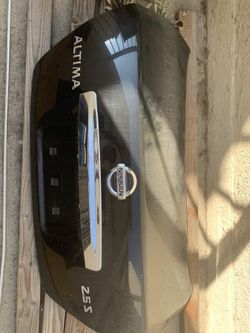 Nissan Altima 2007. 2012 truck good condition no scratches
