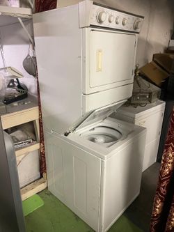Stacked Washer And Gas Dryer Brand Whirlpool Heavy Duty Everything Works Great With A 3 Months Warranty