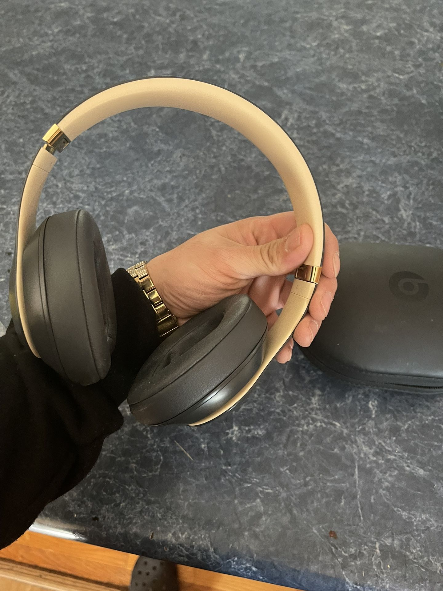 Beats Gold Studio 3 Flawless Condition 