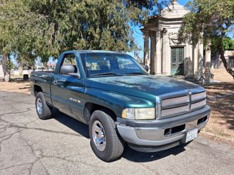 1999 Dodge Ram 1500 shortbed 3.9 v6 motor 17" wheels 5x5.5