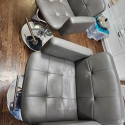 2x Bar Stools / Chairs