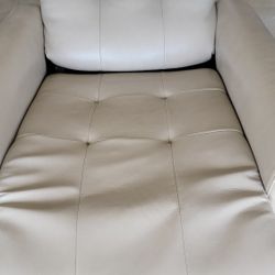 LIKE NEW POWER LEATHER RECLINER