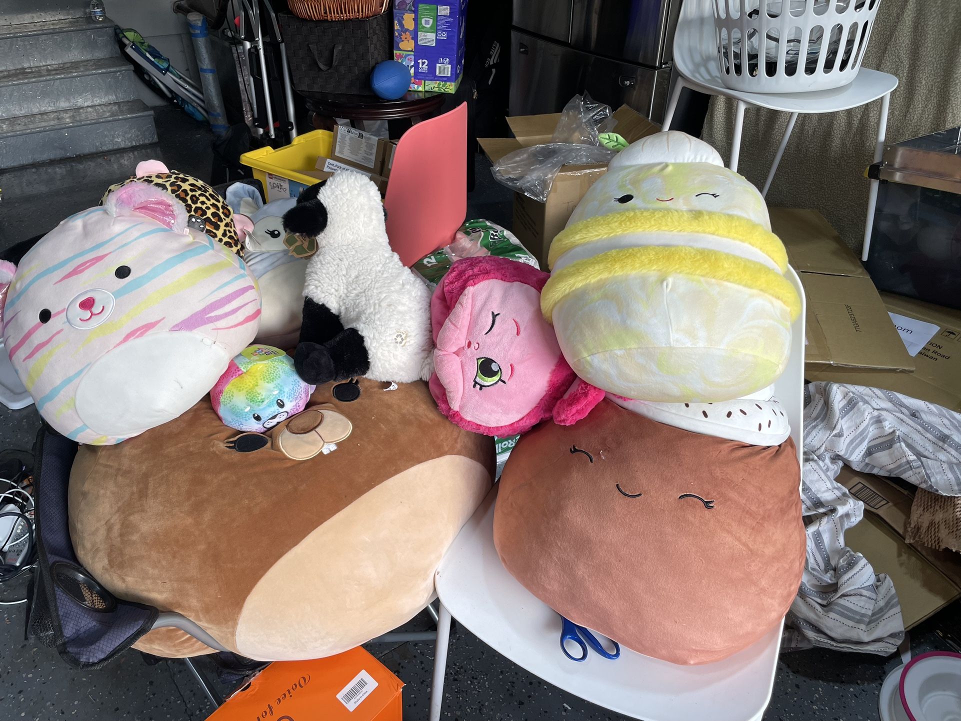 Assortment Of squish mellows