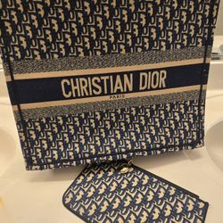 Selling Look A Like Wifes Brand Name Purses