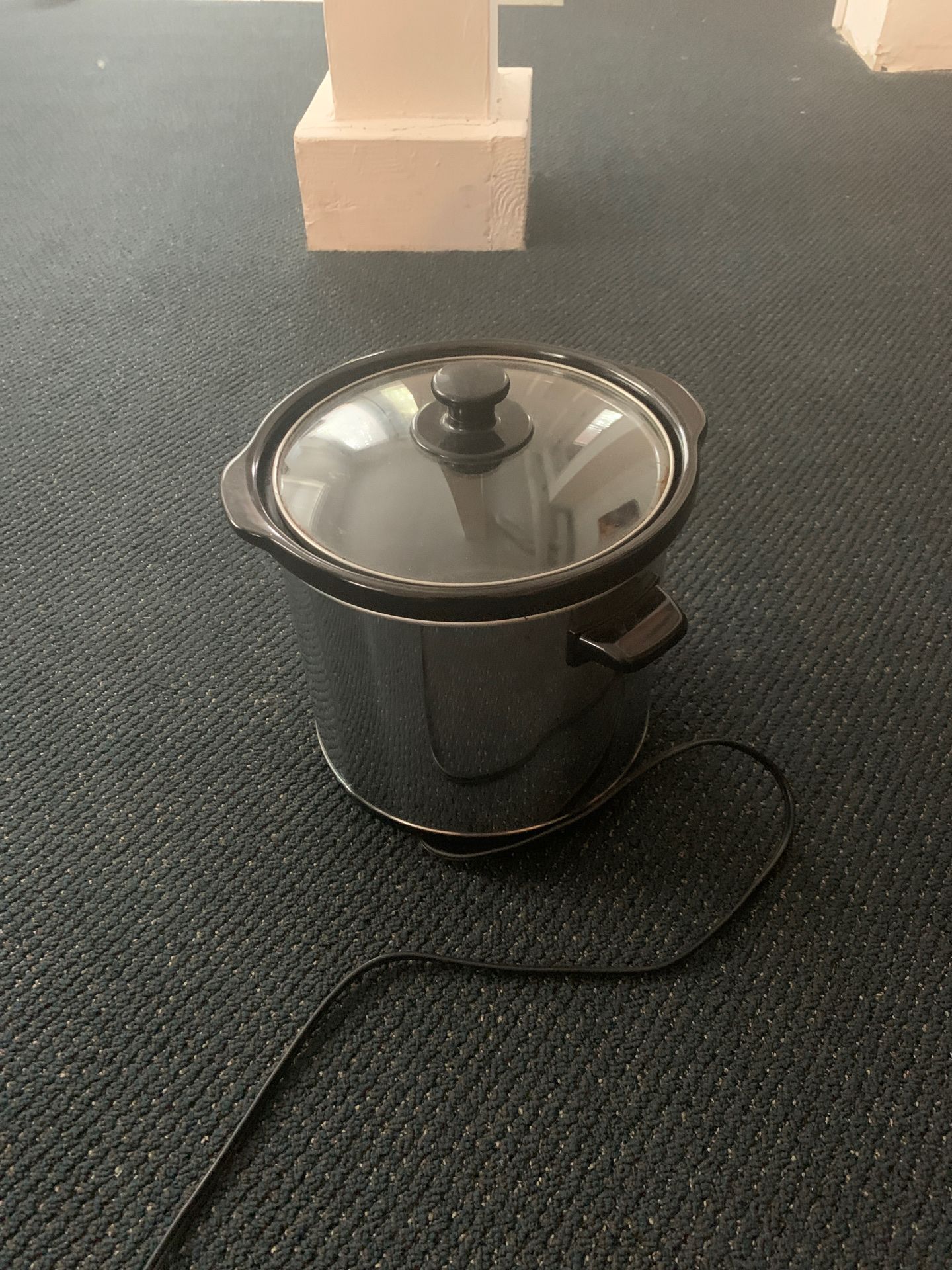 Slow cooker