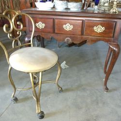 AMERICAN DREW Vintage Cherry Wood 3 Drawer Buffet Entry Table Or Vanity. With Matching Rolling Chair. 