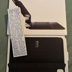 Magic Keyboard 11in + Apple Pencil Pro