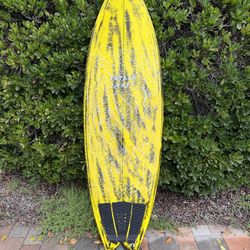 5’7 Thrashcraft Luvr Twin Fin Surfboard @29.2L