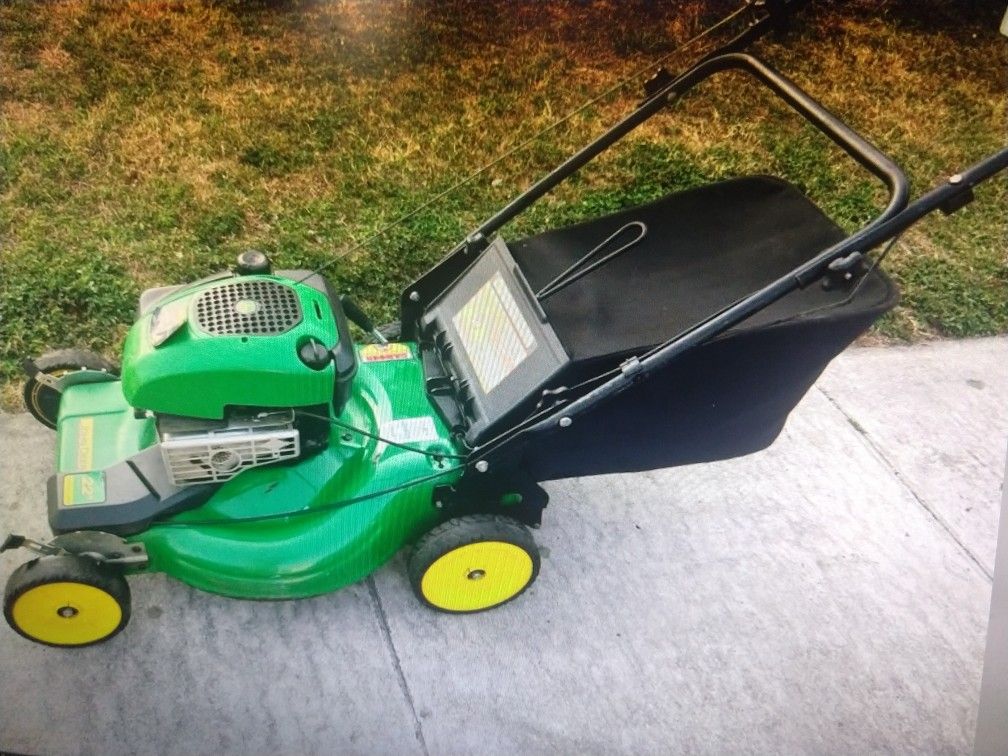 John Deere Electric Start Propelled Mower Leaf Recycler