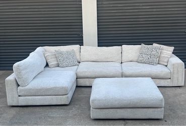 ROOMS TO GO - Cindy Crawford Sectional Sofa w/Ottoman (Pickup only) See Description