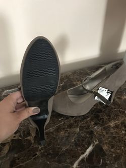 Jacklyn Smith womanβs Taupe high heal Size 71/2