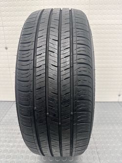 One LikeNew tire kumho 215/55/17 94V # 1424