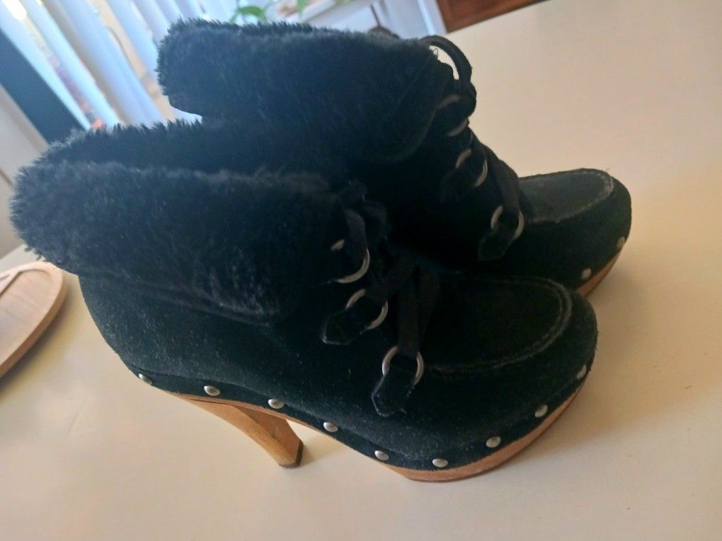 Guess Size 5 Heeled Booties