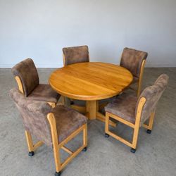 Solid Oak Dinning Table And 5 Chairs And Leaf