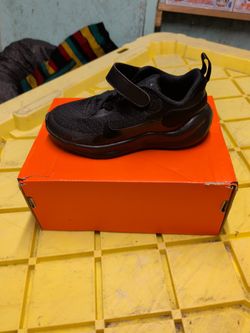Nike Revolution Size 9c