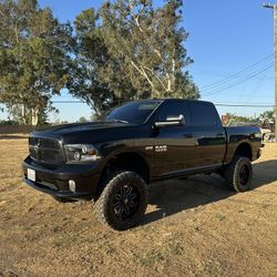 2016 Dodge Ram 1500 5.7L -HEMI- 4x4 Lifted
