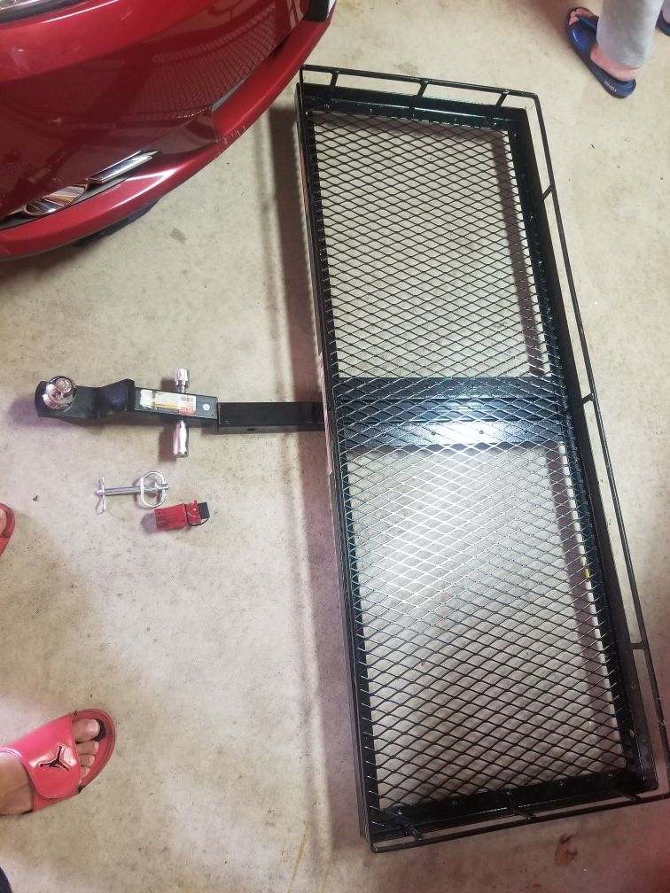 Cargo carrier