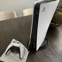 Like New Play Station 5 Digital with Control 
