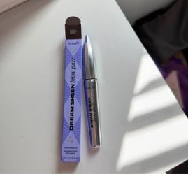 Bundle of brow glaze, shadow stick and brushes
