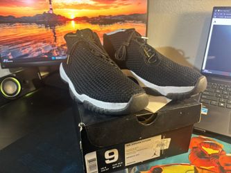 Jordan Future Black/white Size 9