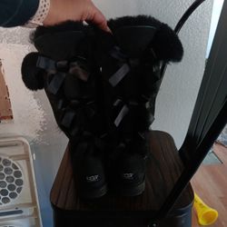 Size 8 Black Pair Of Ugg Boots With Bow