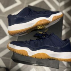 Jordan 11 Low Midnight Navy Gum
