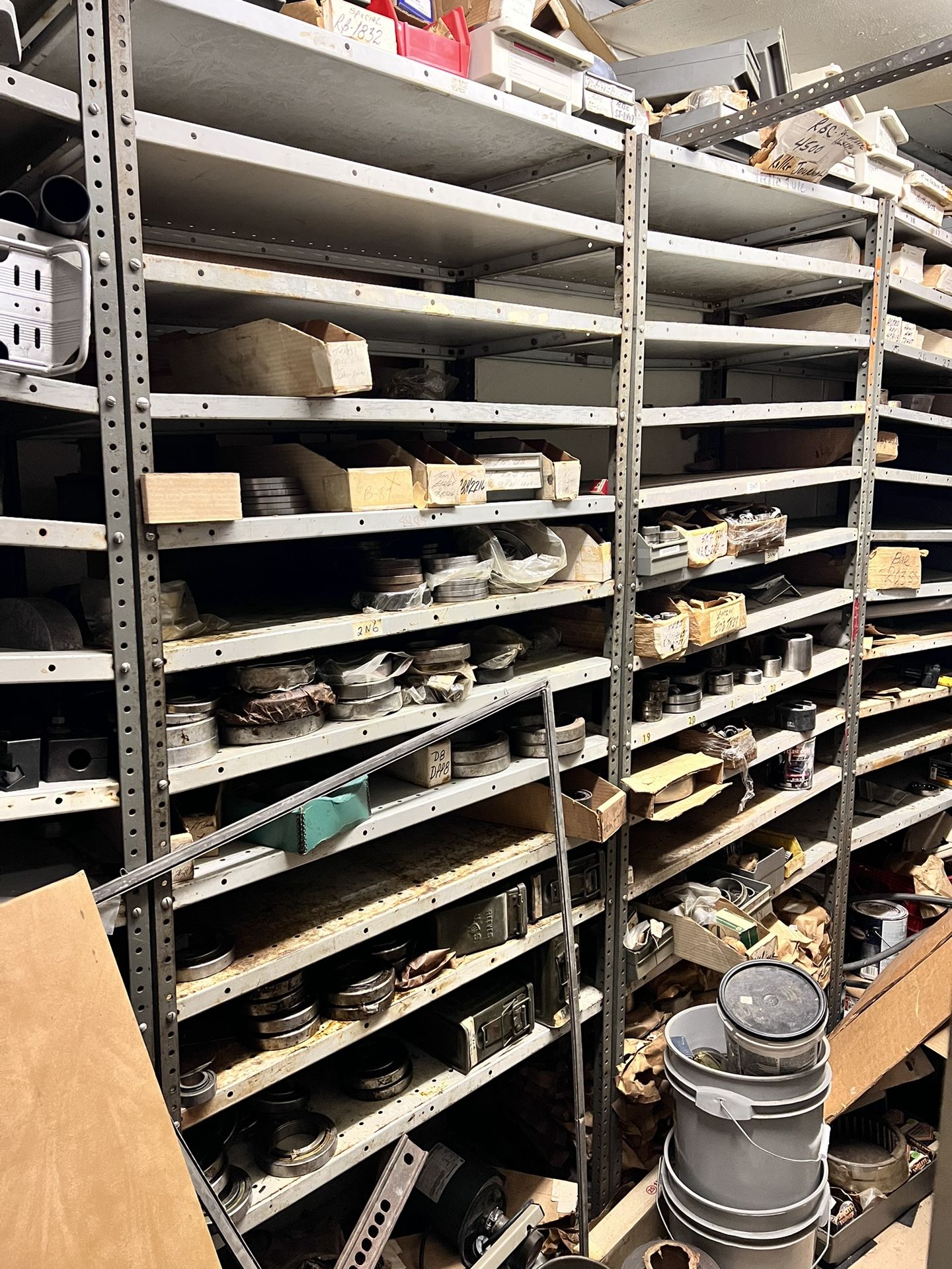 Metal Shelve Heavy Duty Over 15 Unit Each 75$