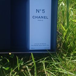 Channel #5 Body Oil.(gold Chips Infused)