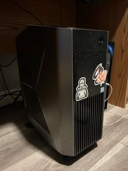 Alienware Aurora R8 PC and setup