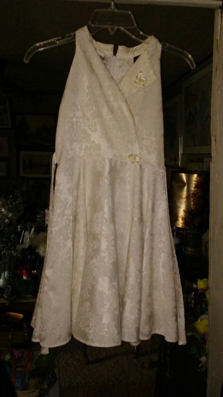 Girls Beautiful Dress Size 7 Color Off White