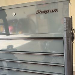 40" Six-Drawer Power Roll Cart (Storm Gray with Black Trim)