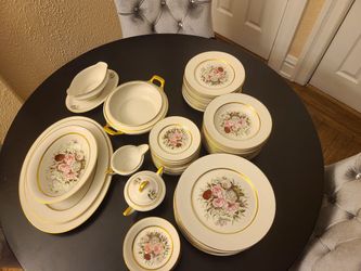 Embassy Flower Plates Set