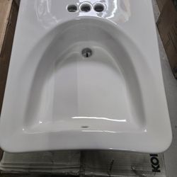 American Standard
(Brand Rating: 4.1/5)
Wheelchair Users 17 in. x 18 in. Wall Mounted Bathroom Sink In White Vitreous China