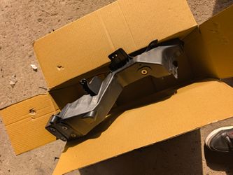 GRAND CHEROKEE 2011 2012 2013 HEADLAMP MOUTING BRACKET RIGHT PASSENGER