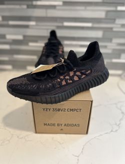 Yeezys 350 V2 Carbon knit
