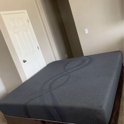 KING MEMORY FOAM MATTRESS AND FREE BOX SPRINGS 