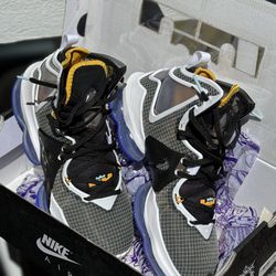 New in Box - Nike Lebron XIX 19 Mens Basketball Shoes - Black University Gold - size 9 