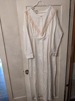 Nightgown/nursing gown