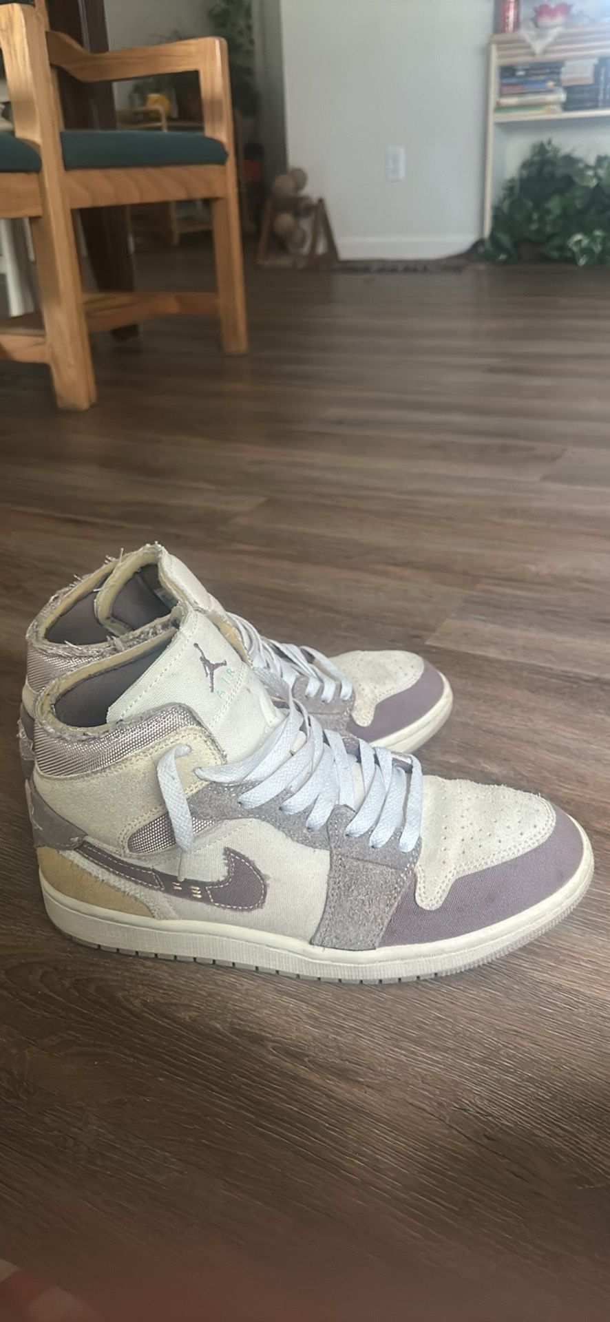 Jordan 1 Mid Size 8.5 Men’s
