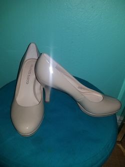 Tan Nude high heel pumps..size 8 1/2 eomens..Brand new!