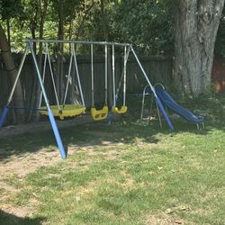 Swing set 