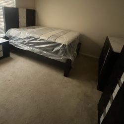 Gorgeous Modern Queen Bedroom Set with LED Lights