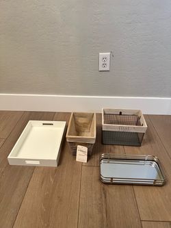 2 Decorative Storage Baskets and 2 Decorative Display Trays