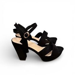 Black High Heels ( Size 8 ) NEW